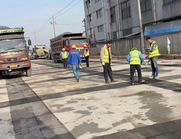 岷县老材料的新故事：玻璃纤维土工格栅如何在‘白改黑’浪潮中重获新生？